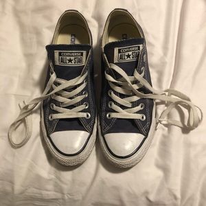 Navy blue women’s size 7 low top Converse